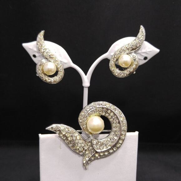 Mid Century Faux Pearl Clear Pave Rhinestone Jewelry Set: Brooch & Clip Earrings - Picture 1 of 8